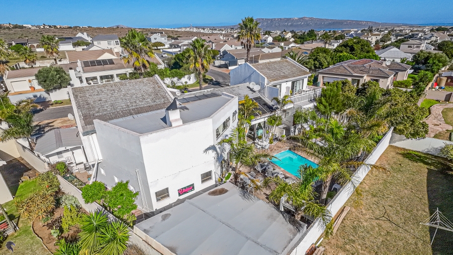 8 Bedroom Property for Sale in Country Club Western Cape